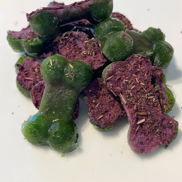 Spinach-mint-blueberry-kefir frozen  breath mints