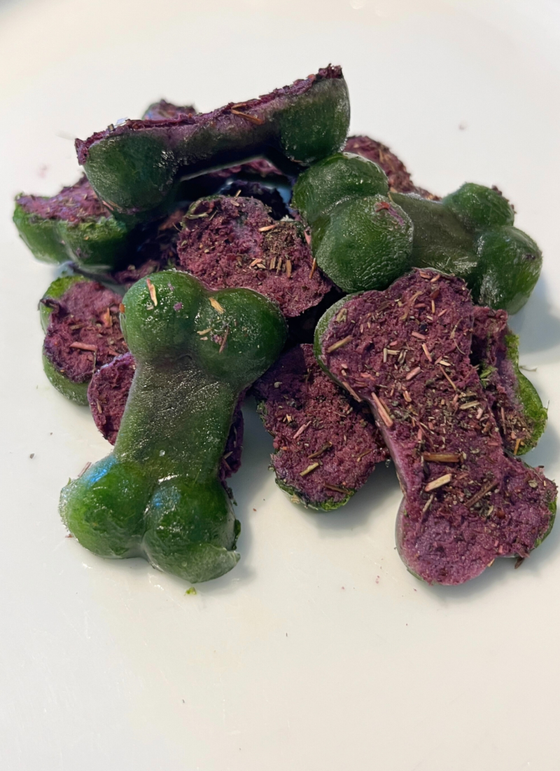 Spinach-mint-blueberry-kefir frozen  breath mints